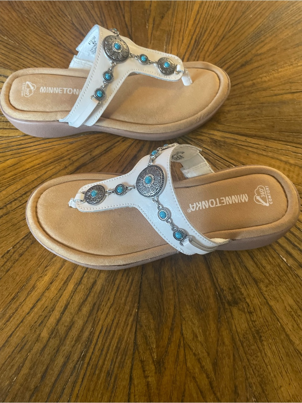 Minnetonka White Leather Thong Sandals with Turquoise Medallions - Picture 7 of 7